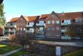 2,5 Zimmer Wohnung im Dachgeschoss mit allem Komfort! Aufzug, Tiefgarage, Stadtnähe... - Rückansicht Zufahrt TG