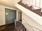 2,5 Zimmer Wohnung im Dachgeschoss mit allem Komfort! Aufzug, Tiefgarage, Stadtnähe... - Hausflur mit Aufzug