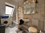 2,5 Zimmer Wohnung im Dachgeschoss mit allem Komfort! Aufzug, Tiefgarage, Stadtnähe... - Duschbad