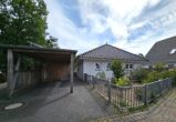 Moderner Wohlfühlbungalow in Ruhiger Lage - Ideal für Paare und kleine Familien! - Hausansicht Carport