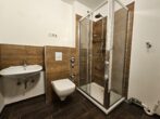 Sicher investieren, entspannt wohnen – modernisierte 3-Zimmer-Wohnung in Trittau! - Duschbad
