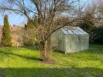 familiengerechtes Wohnhaus im Grünen! - Blick in den Garten