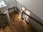 Im Herzen der Altstadt! Teilsaniertes 3-Familienhaus mit Garten und PKW-Plätzen! - Treppenhaus