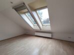 Heimelige 2-Zimmer Dachwohnung im Grünen! - Schlafzimmer