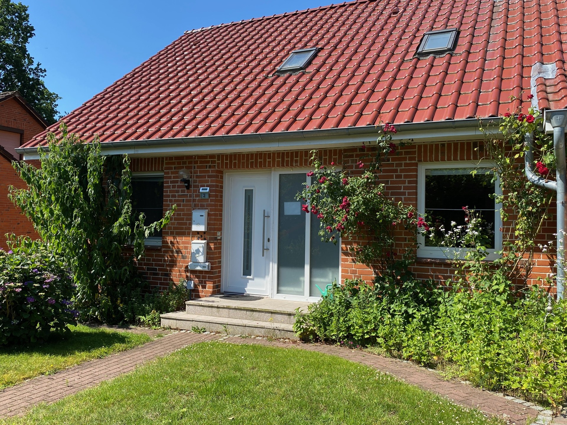 Großzügiges Ein- Zweifamilienhaus mit Einliegerwohnung, 23909 Ratzeburg, Zweifamilienhaus