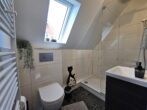 Modernisierter Klassiker! Rotklinkercharme mit neuem Innenleben und Gewerbe! - Duschbad Dachgeschoss