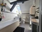 Saniertes Mehrfamilienhaus! A20 nach Lübeck und die Ostsee vor der Tür! - Wannenbad Dachgeschoss
